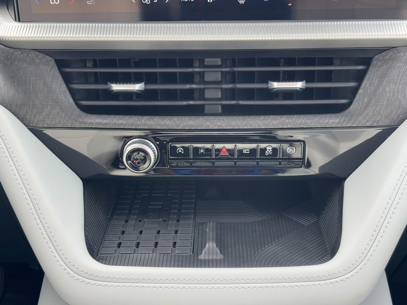 Ford Explorer Vehicle Full-screen Gallery Image 10