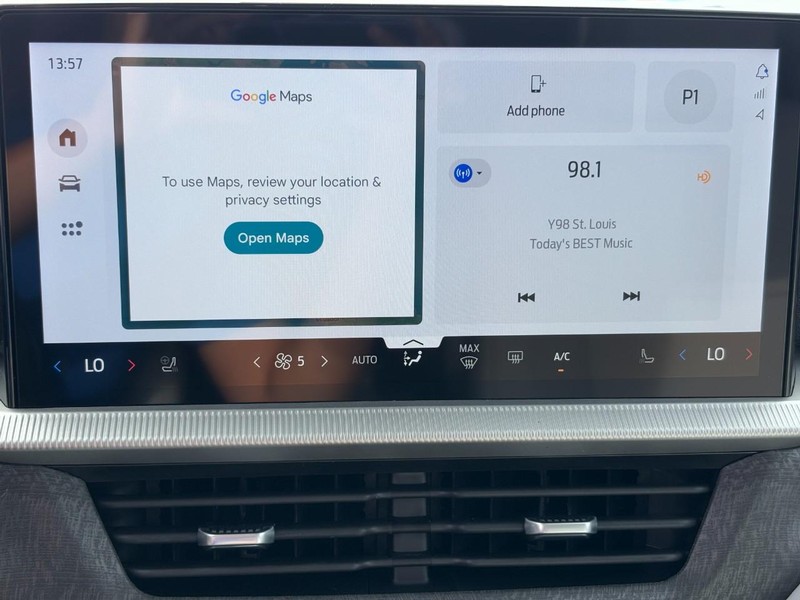 Ford Explorer Vehicle Full-screen Gallery Image 16