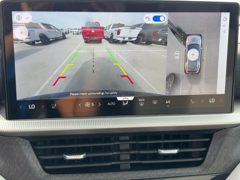 Ford Explorer Vehicle Full-screen Gallery Image 17