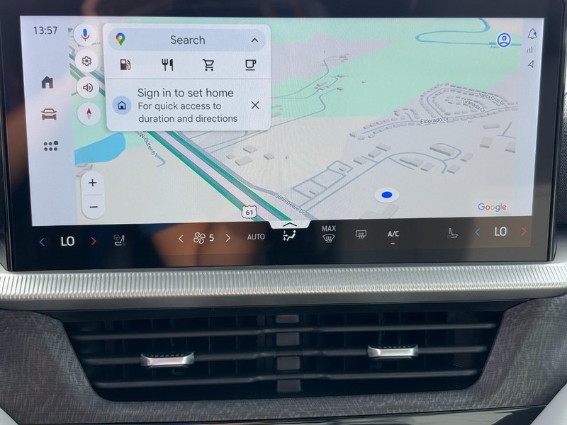 Ford Explorer Vehicle Full-screen Gallery Image 18