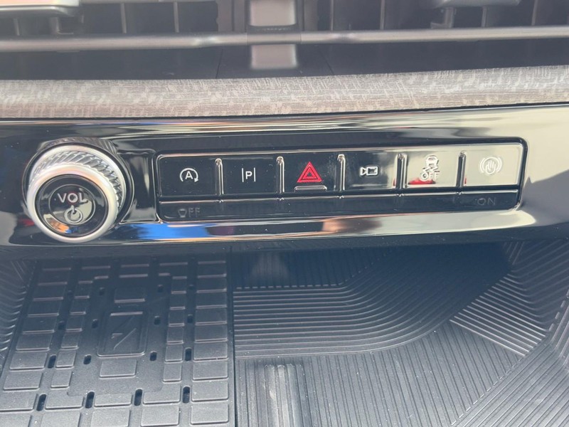 Ford Explorer Vehicle Full-screen Gallery Image 19