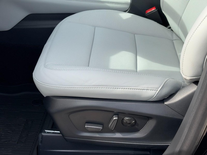 Ford Explorer Vehicle Full-screen Gallery Image 22