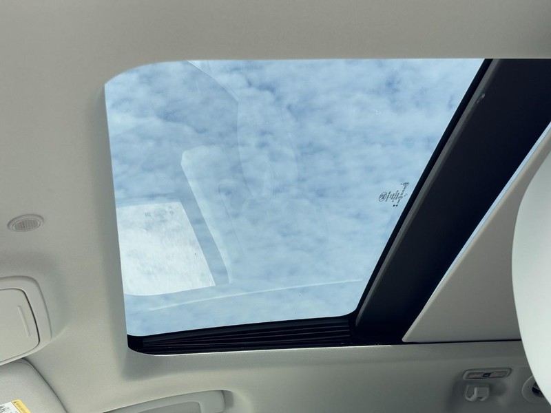 Ford Explorer Vehicle Full-screen Gallery Image 23