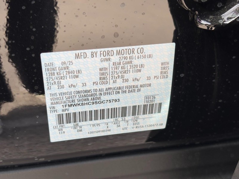 Ford Explorer Vehicle Full-screen Gallery Image 24