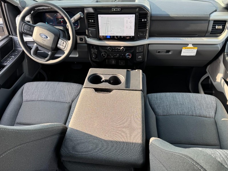 Ford Super Duty F-350 SRW Vehicle Image 07