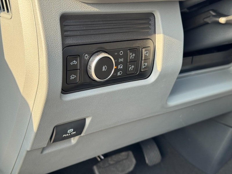 Ford Super Duty F-350 SRW Vehicle Image 13