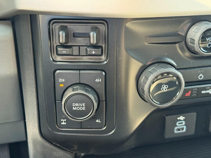 Ford Super Duty F-350 SRW Vehicle Image 16