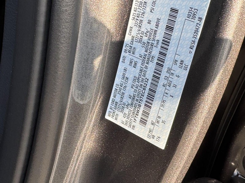 Ford Super Duty F-350 SRW Vehicle Image 21