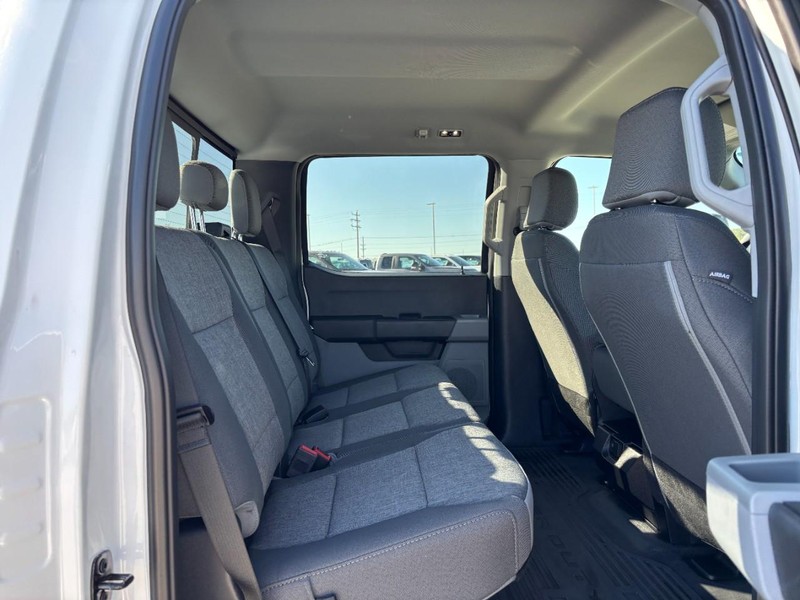 Ford Super Duty F-350 DRW Vehicle Image 05