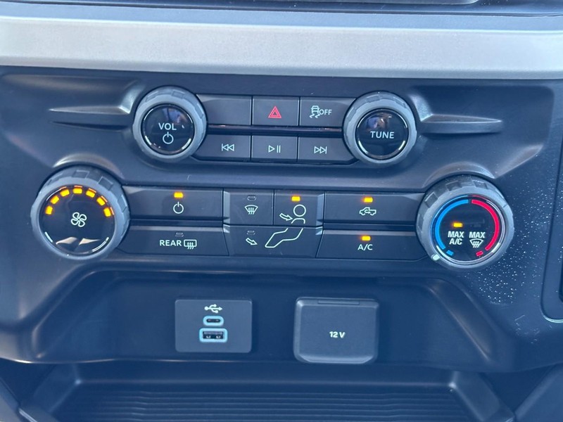 Ford Super Duty F-350 DRW Vehicle Image 09