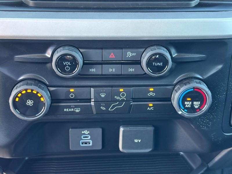 Ford Super Duty F-350 DRW Vehicle Image 17