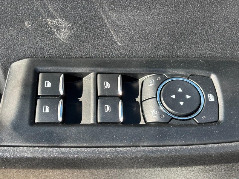 Ford Super Duty F-350 DRW Vehicle Image 20