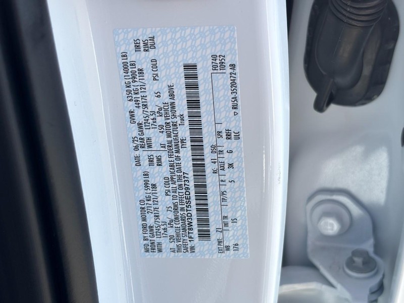Ford Super Duty F-350 DRW Vehicle Image 23