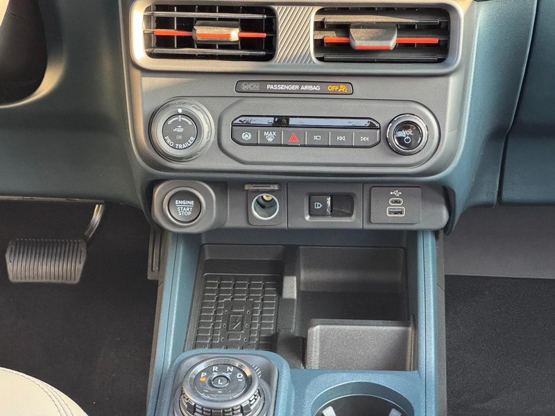 Ford Maverick Vehicle Full-screen Gallery Image 9