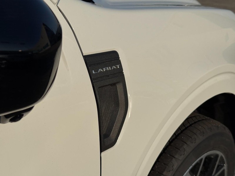 Ford Maverick Vehicle Full-screen Gallery Image 10