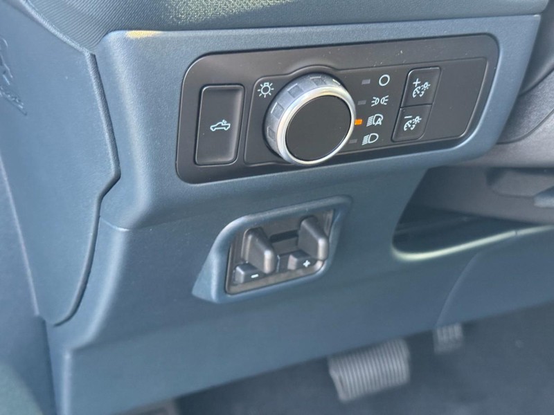 Ford Maverick Vehicle Full-screen Gallery Image 12