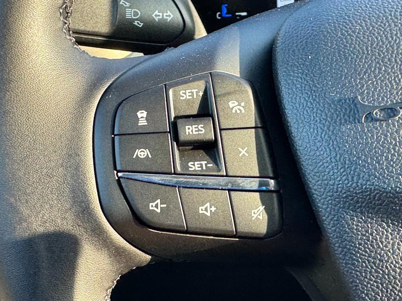 Ford Maverick Vehicle Full-screen Gallery Image 13