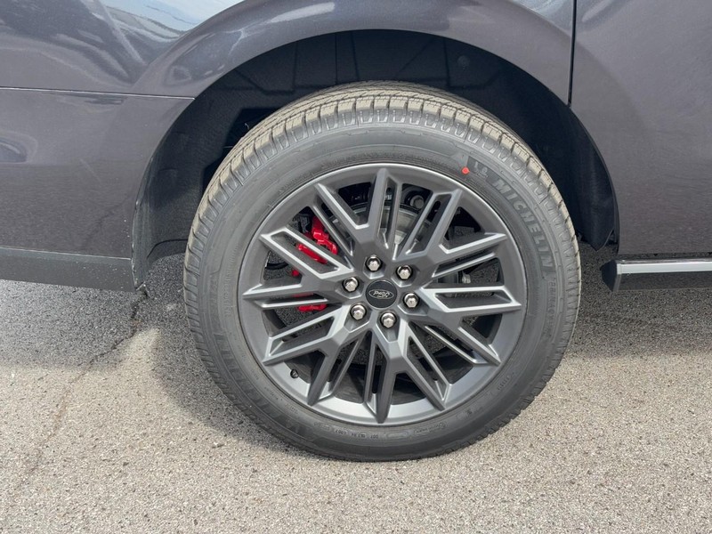 Ford Expedition Max Vehicle Full-screen Gallery Image 4