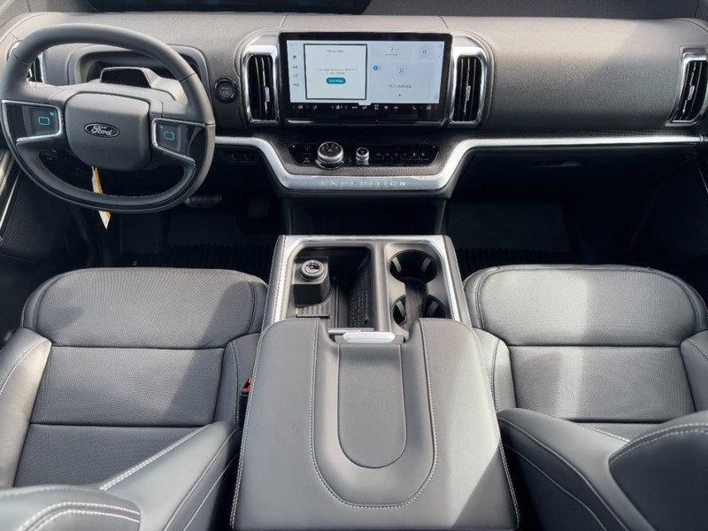 Ford Expedition Max Vehicle Full-screen Gallery Image 7