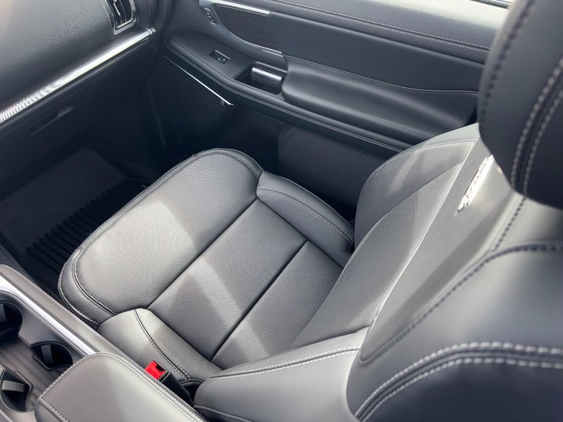 Ford Expedition Max Vehicle Full-screen Gallery Image 11