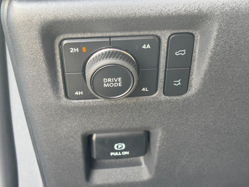 Ford Expedition Max Vehicle Full-screen Gallery Image 12