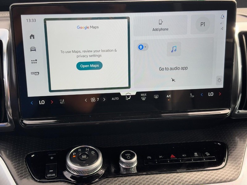 Ford Expedition Max Vehicle Full-screen Gallery Image 17