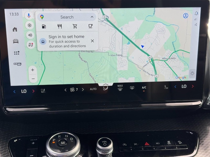 Ford Expedition Max Vehicle Full-screen Gallery Image 19