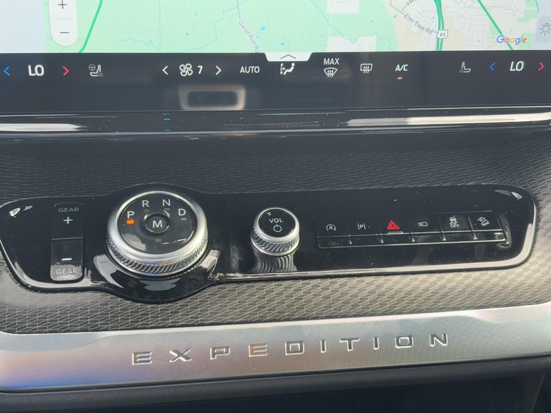 Ford Expedition Max Vehicle Full-screen Gallery Image 20