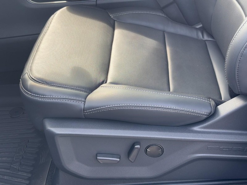 Ford Expedition Max Vehicle Full-screen Gallery Image 21