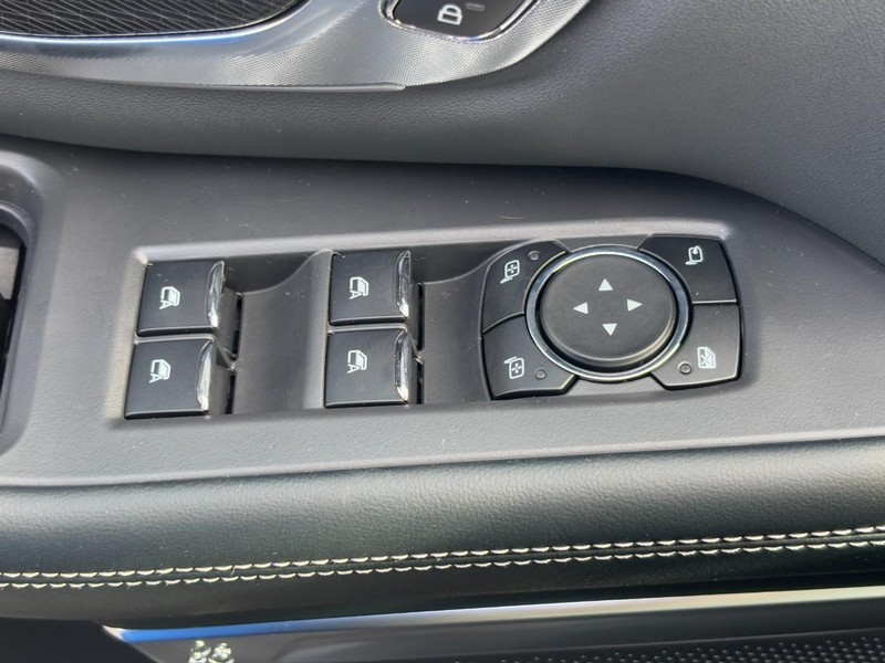 Ford Expedition Max Vehicle Full-screen Gallery Image 22