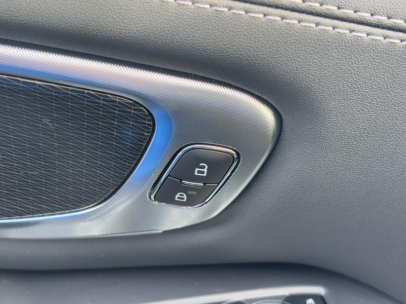 Ford Expedition Max Vehicle Full-screen Gallery Image 23