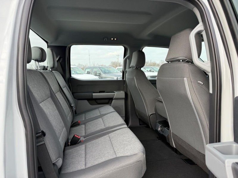 Ford Super Duty F-250 SRW Vehicle Full-screen Gallery Image 5