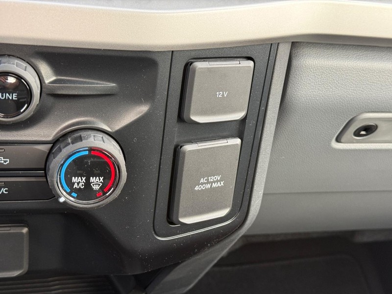 Ford Super Duty F-250 SRW Vehicle Full-screen Gallery Image 13