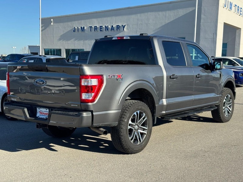 Ford F-150 Vehicle Full-screen Gallery Image 3