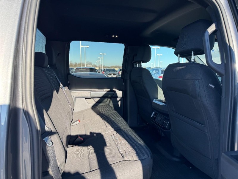 Ford F-150 Vehicle Full-screen Gallery Image 10