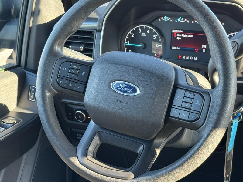 Ford F-150 Vehicle Full-screen Gallery Image 12