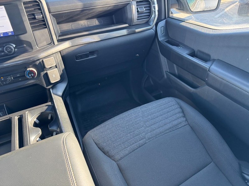 Ford F-150 Vehicle Full-screen Gallery Image 15