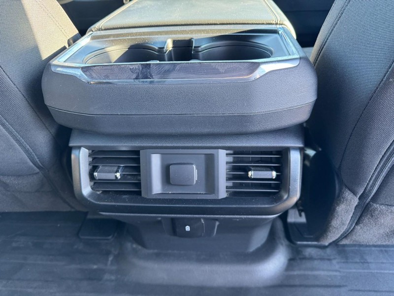 Ford F-150 Vehicle Full-screen Gallery Image 16