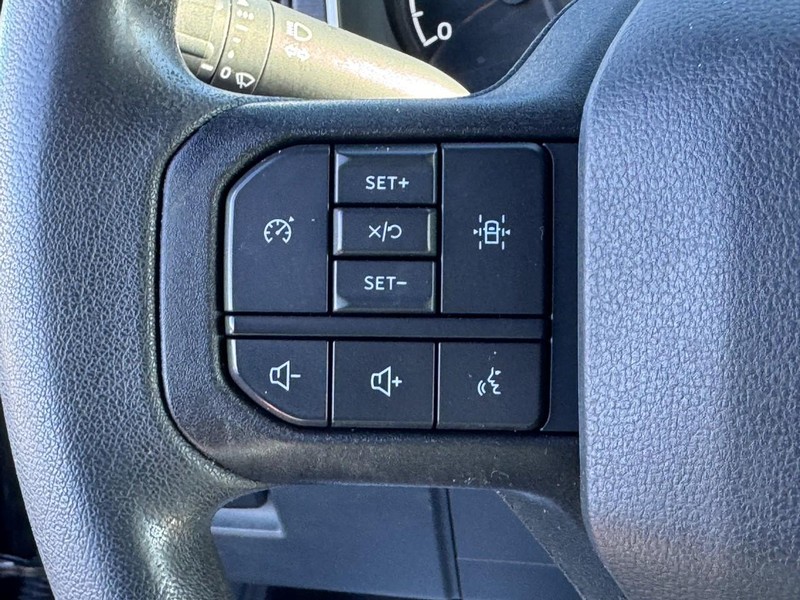 Ford F-150 Vehicle Full-screen Gallery Image 18