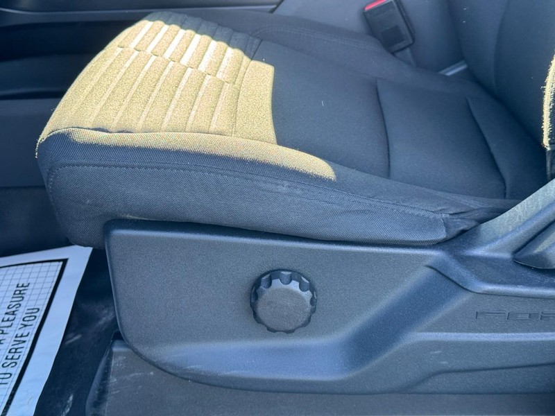 Ford F-150 Vehicle Full-screen Gallery Image 25