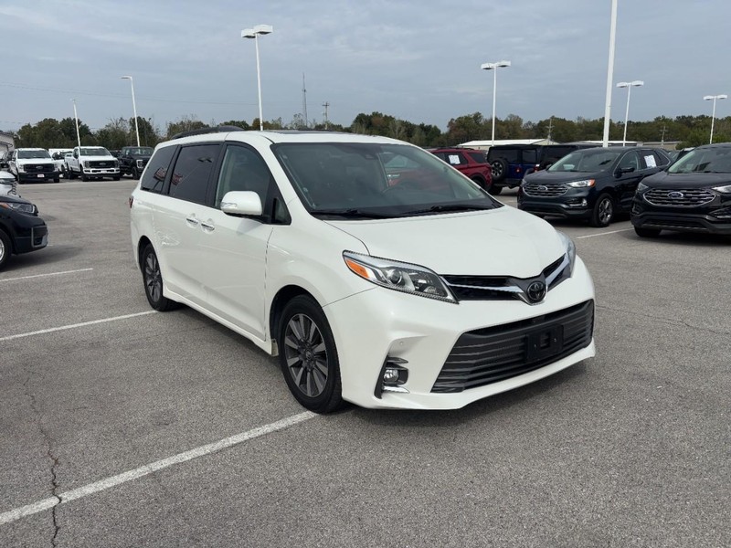 Toyota Sienna Vehicle Image 02