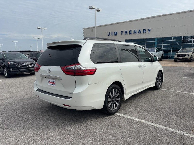 Toyota Sienna Vehicle Image 03