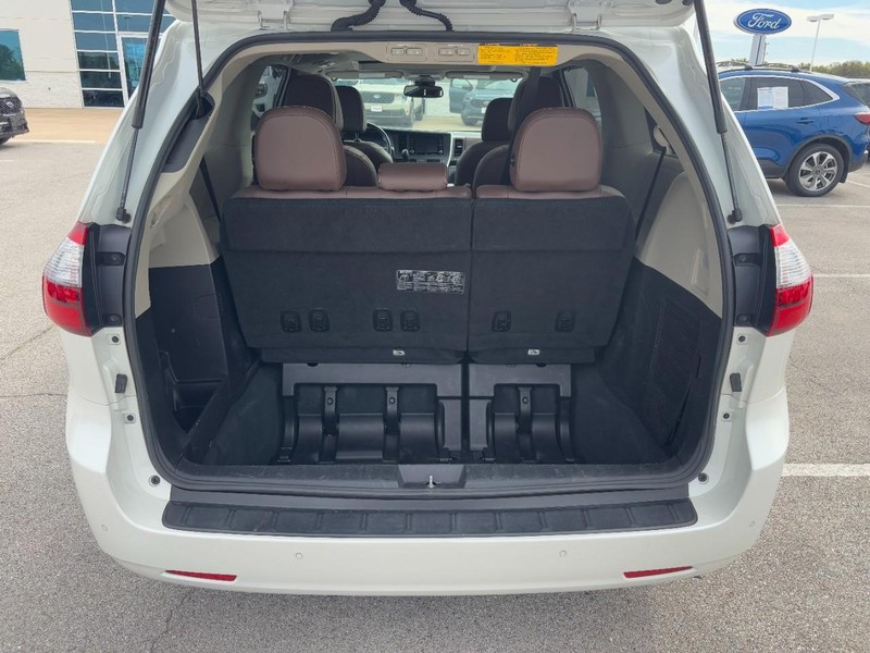 Toyota Sienna Vehicle Image 04
