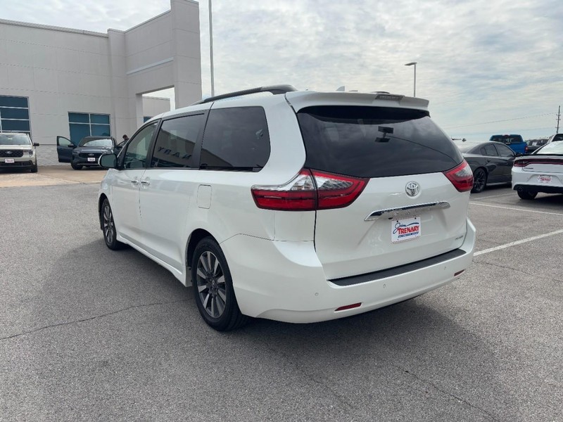 Toyota Sienna Vehicle Image 06