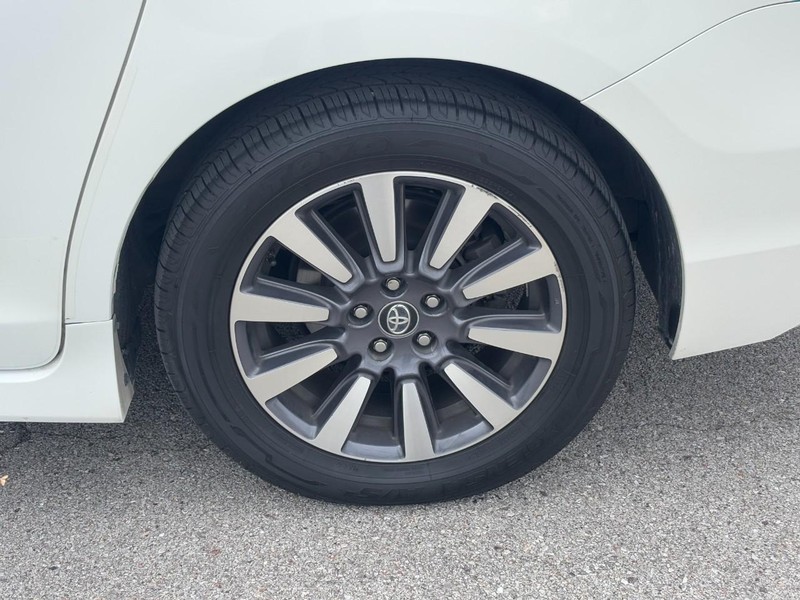 Toyota Sienna Vehicle Image 07