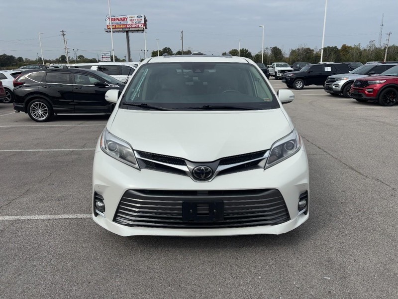 Toyota Sienna Vehicle Image 09
