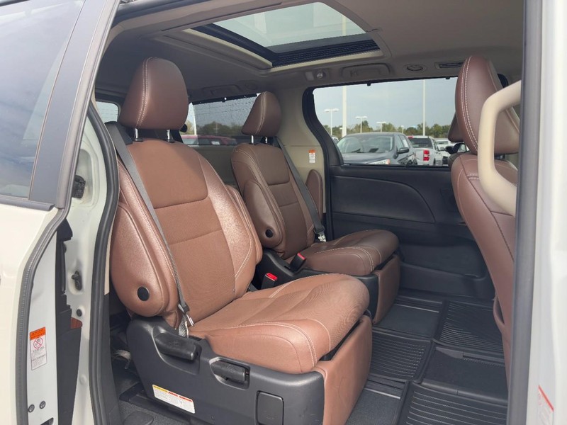Toyota Sienna Vehicle Image 10