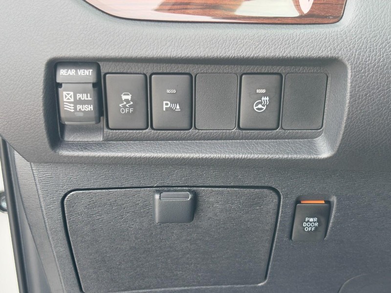 Toyota Sienna Vehicle Image 17
