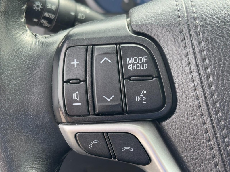 Toyota Sienna Vehicle Image 18