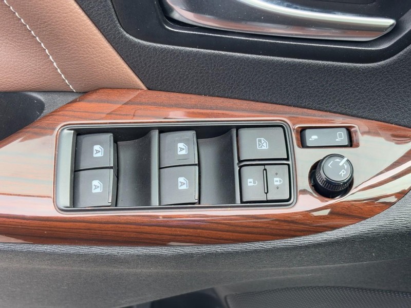 Toyota Sienna Vehicle Image 25